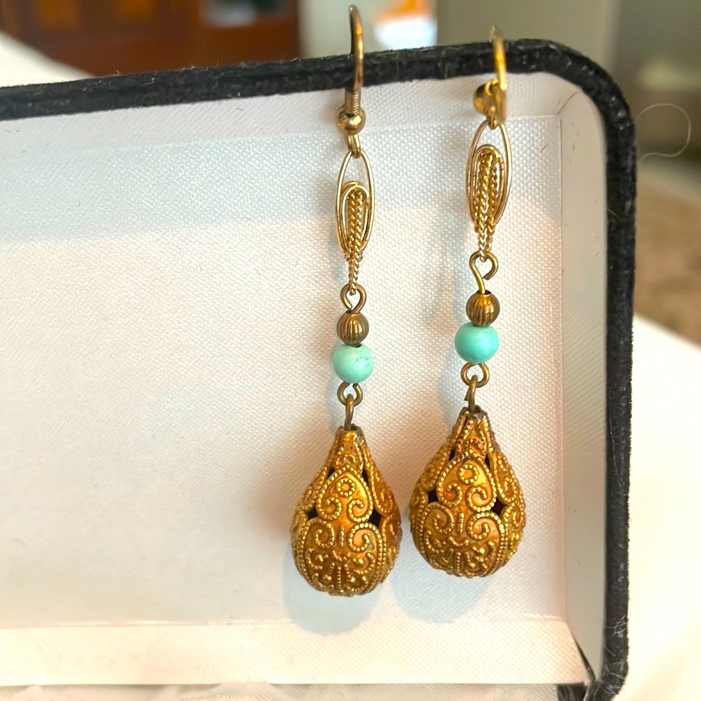 Antique gold filigree pierced earring, with a small turquoise bead.